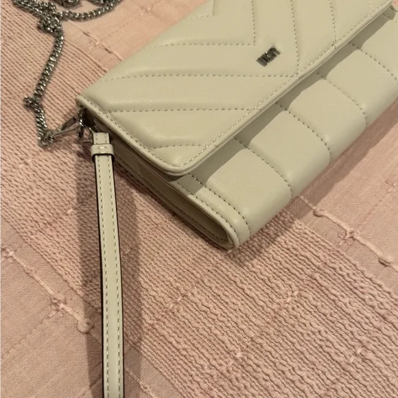 Authentic NWOT, Sina Wok Mix Quilt Crossbody/Silver Chain - Picture 9 of 11